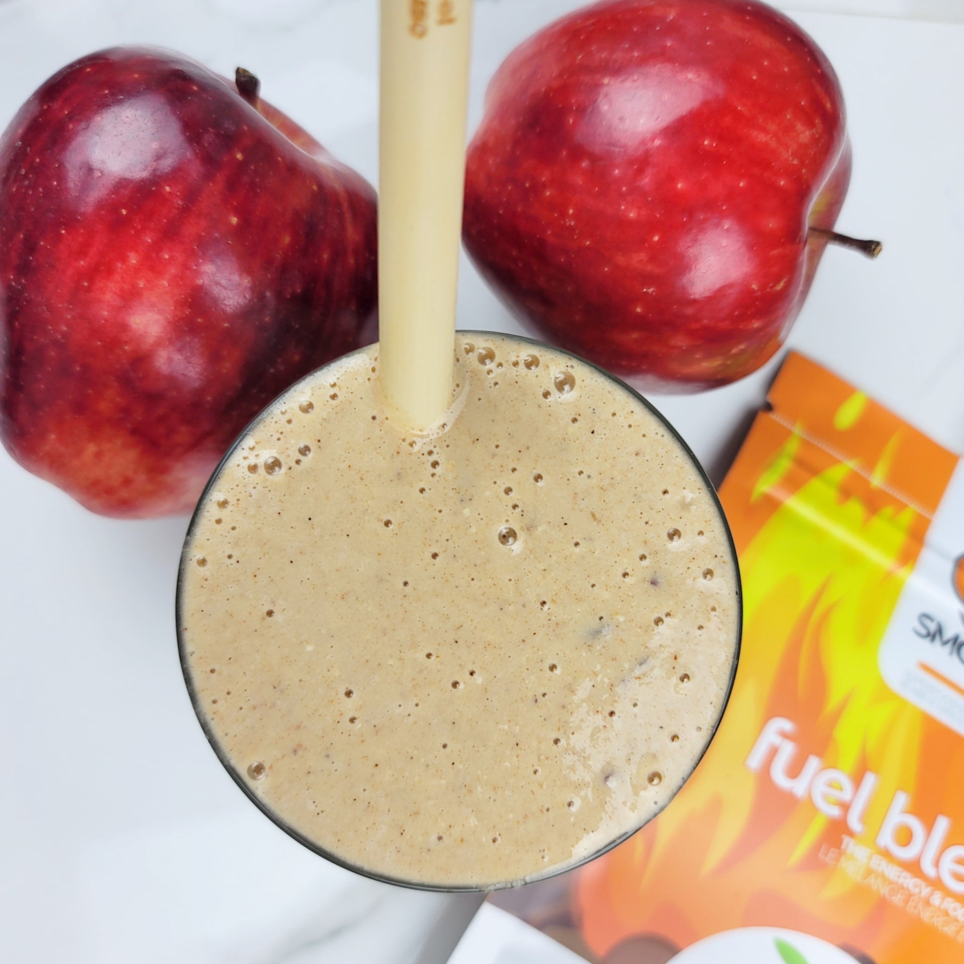 There's nothing more comforting than an apple pie, so we've taken this classic and turned it into something your body could really use on a weekday- a nutritious, energizing & delicious smoovie!