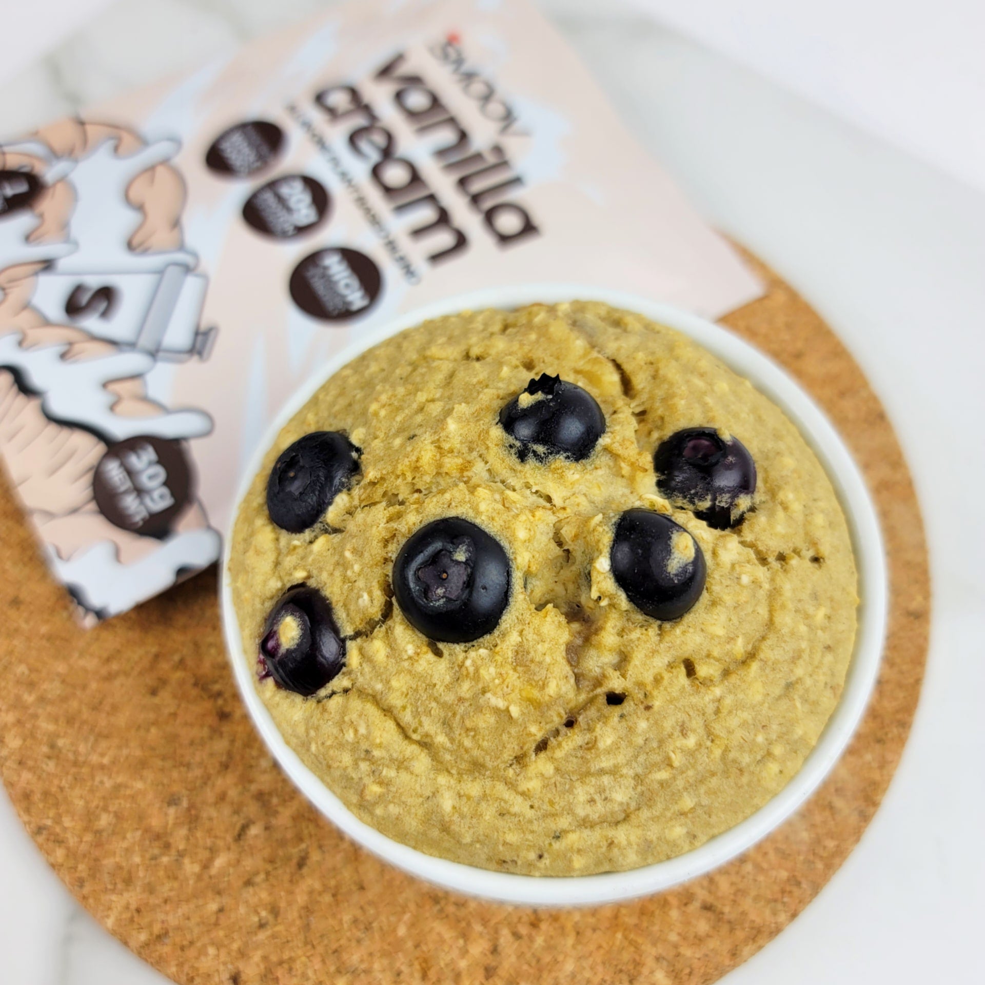 Rise & Shine to a bowl of vanilla oats baked with your favourite nuts and fruits! This is for you if you like warm oats or baked goods!