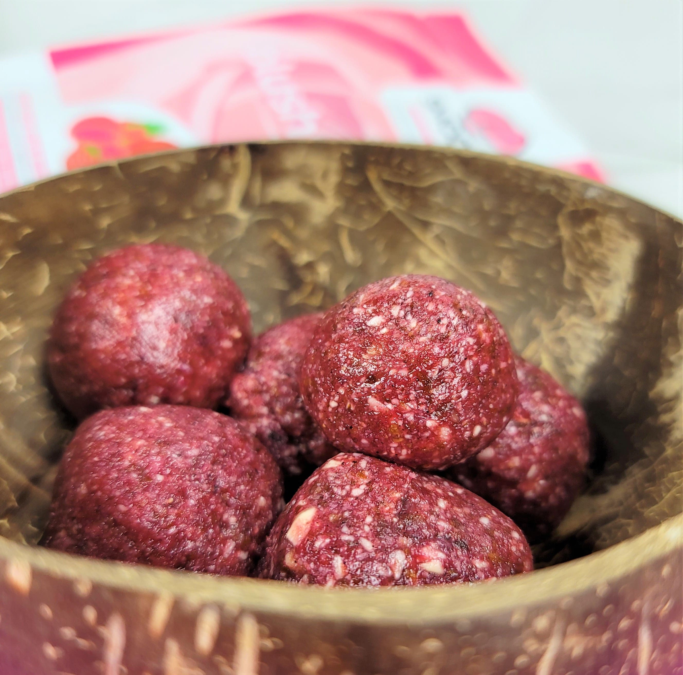 let's keep it sweet and simple, this is the perfect snack. Easy to make and nutrient packed to keep those sugar cravings at bay and help you stay full, longer.