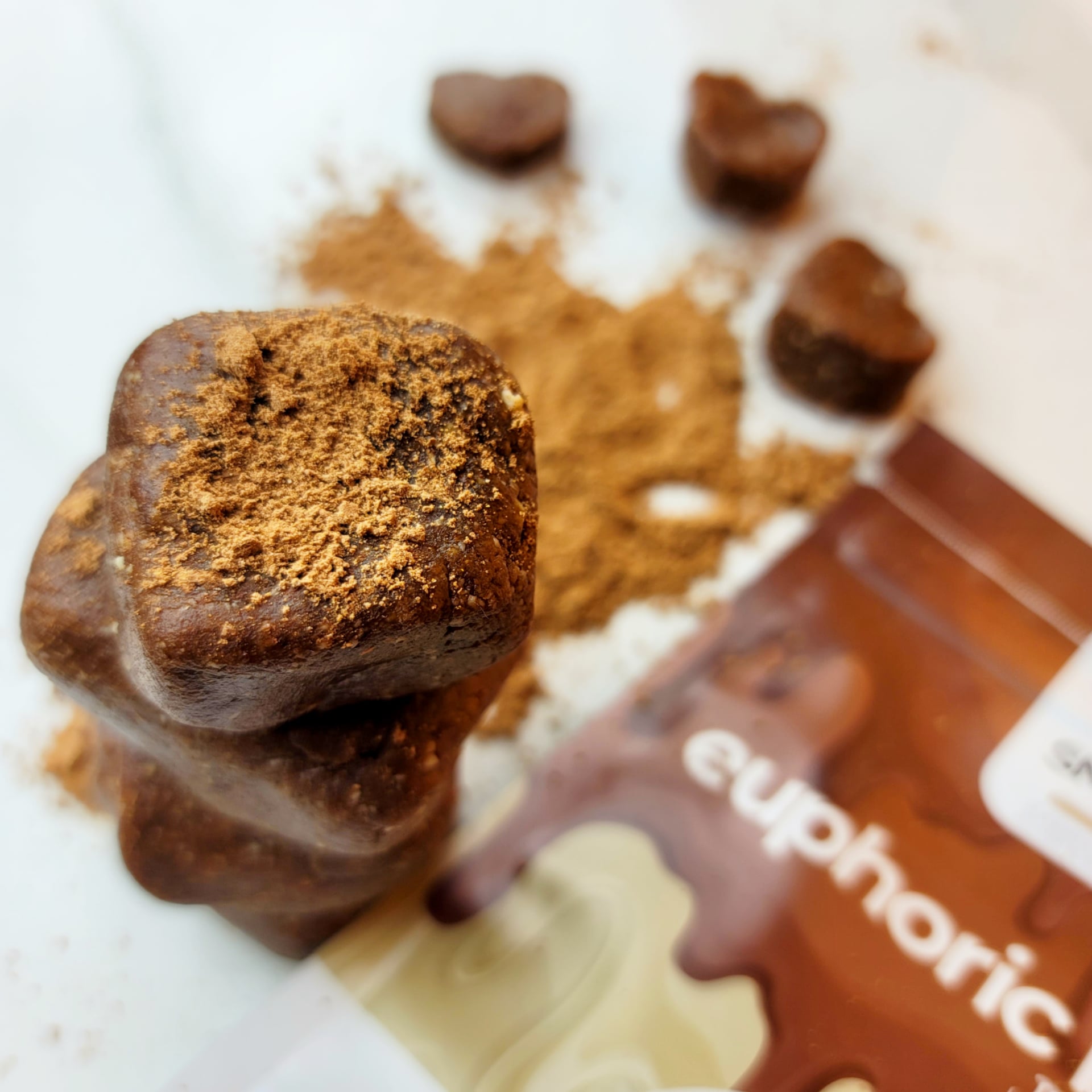 Ditch the store bought stuff and make yourself a batch of these delicious, chewy brownie bars. 