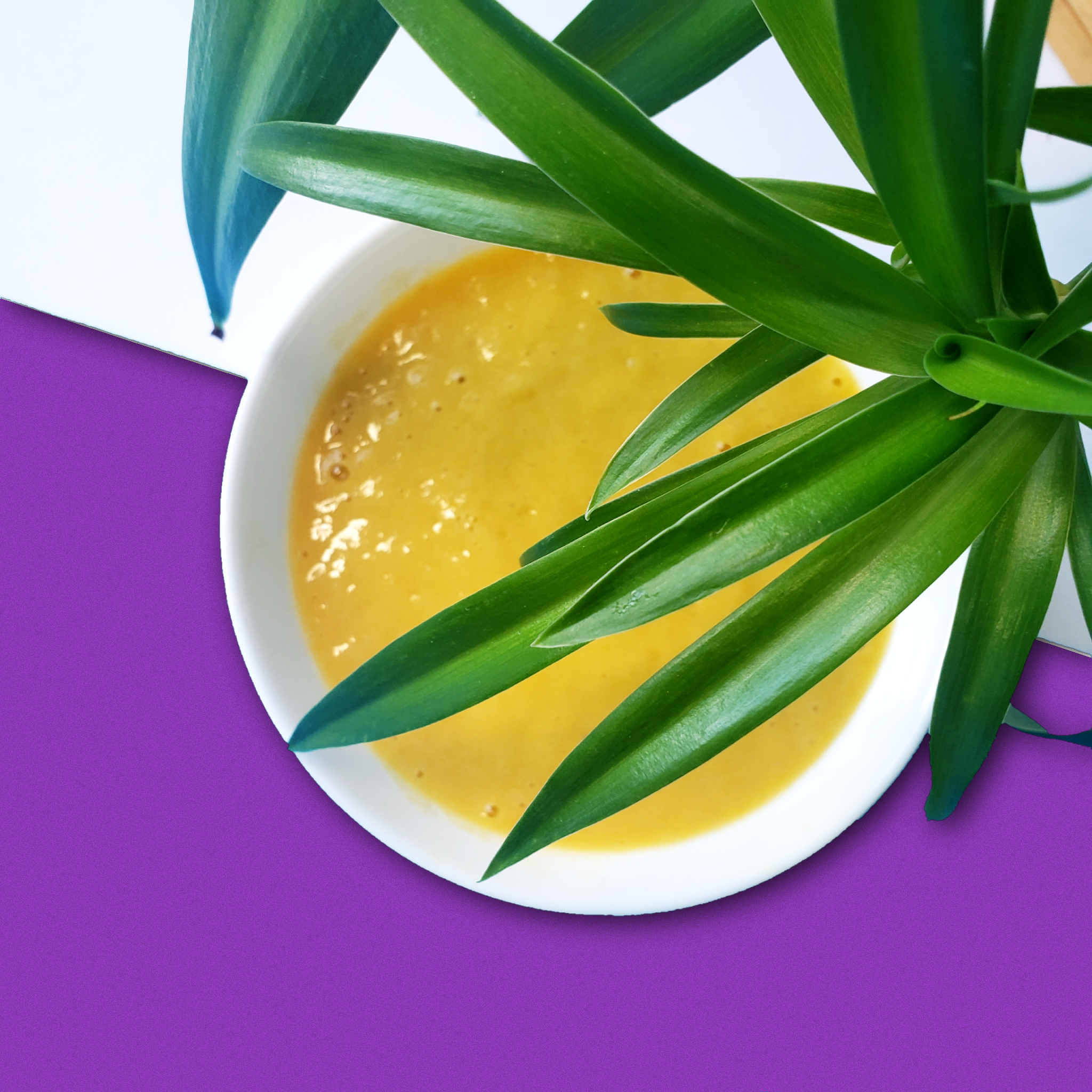 Wake up your immune system using Smoov's golden blend with this vibrant yellow smoothie!  Delicious, super easy to make and packed with vitamins. 