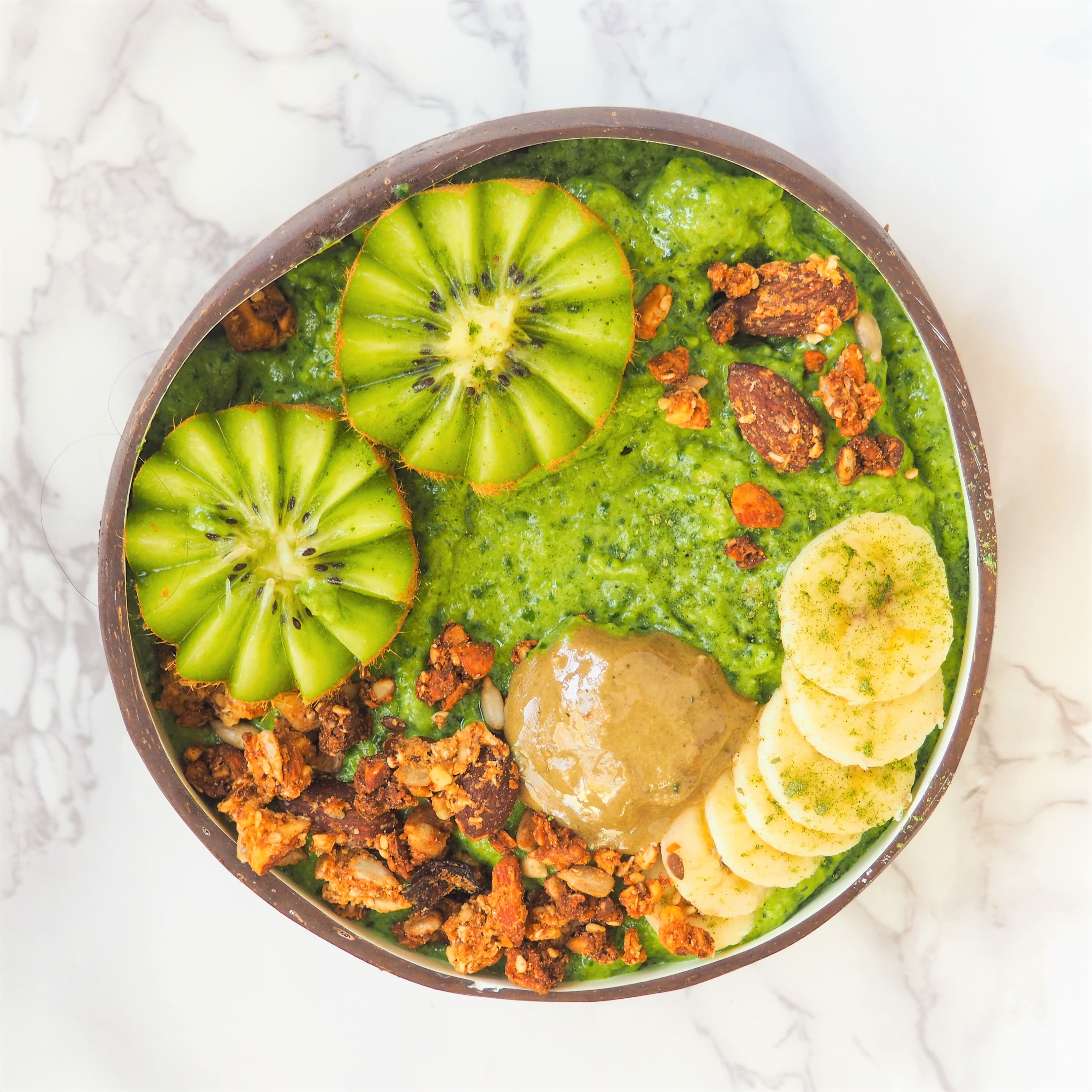 This green smoothie truly packs the power of veggies. Cauliflower, peas, spinach and green superfoods from our green blend! This bowl's got your veggies for the day.