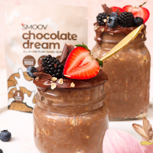Overnight oats made using smoov chocolate dream blend. Kickstart your day with 20g of protein from peas & beans, omegas from seeds and vitamins & minerals from freeze dried fruits, veggies & superfoods. This blend puts the fun in function.