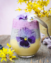 Load image into Gallery viewer, Breakfast parfait made using SMOOV maqui berry powder